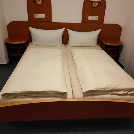 רודגאו Hotel Zur Eisenbahn מראה חיצוני תמונה