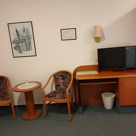 רודגאו Hotel Zur Eisenbahn מראה חיצוני תמונה