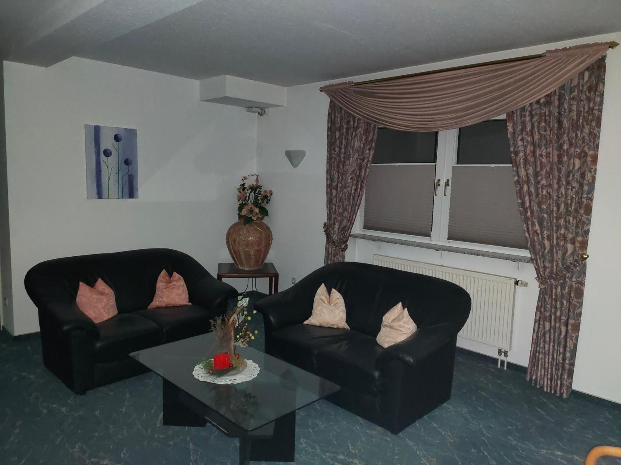 רודגאו Hotel Zur Eisenbahn מראה חיצוני תמונה